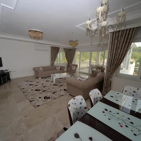 Amira 5 Star Vila